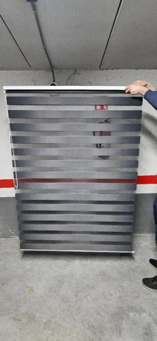 Estor enrollable gris. Noche y dia