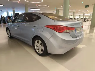 Hyundai Elantra 2011 pegatina C