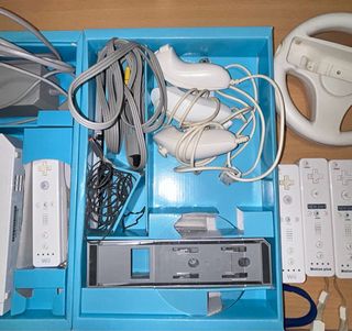 Nintendo Wii + 4 Mandos + Accesorios + Juego