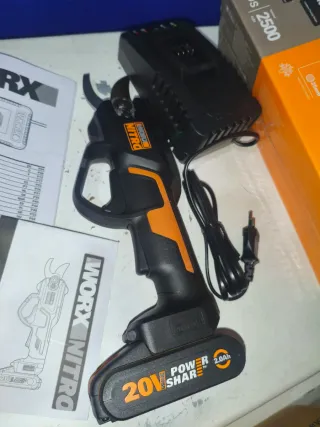 Tijera Eléctrica Worx Nitro 20V WG330E