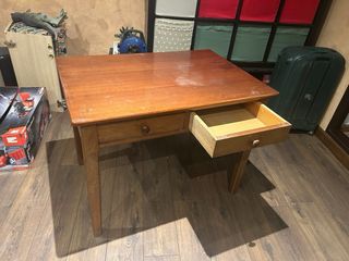 Escritorio de madera maciza