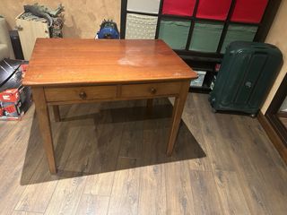 Escritorio de madera maciza