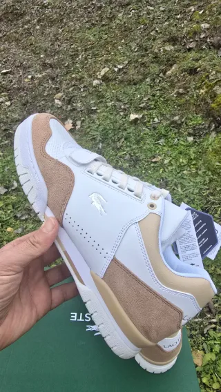 Zapatillas Lacoste Misso Blancas y Marrones