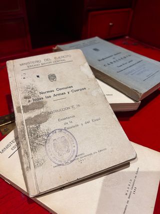 Libri antichi dell'esercito del 1947