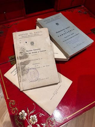 Libri antichi dell'esercito del 1947