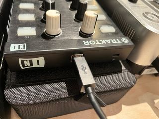 Controlador DJ Traktor Kontrol X1 MK2