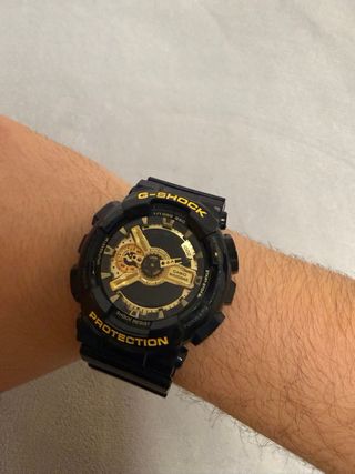 G-Shock Negro y Dorado sin etiqueta ni manual