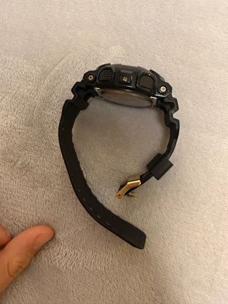G-Shock Negro y Dorado sin etiqueta ni manual