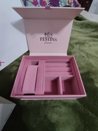 Caja para reloj Festina . Con bolsa de regalo.