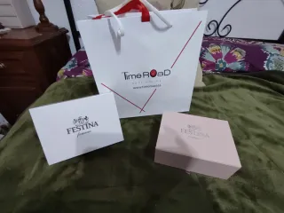 Caja para reloj Festina . Con bolsa de regalo.