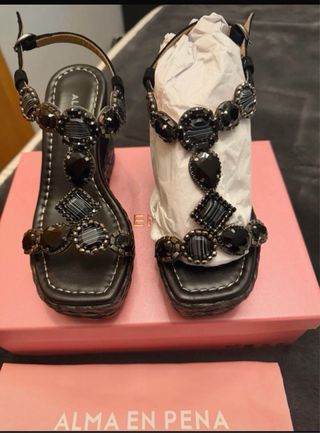 Sandalias cuña rafia y pedrería ALMA EN PENA