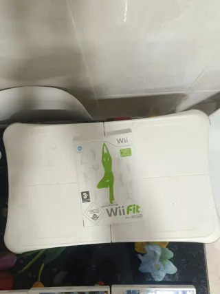 13 giochi di Wii Fit e un gioco con step sport