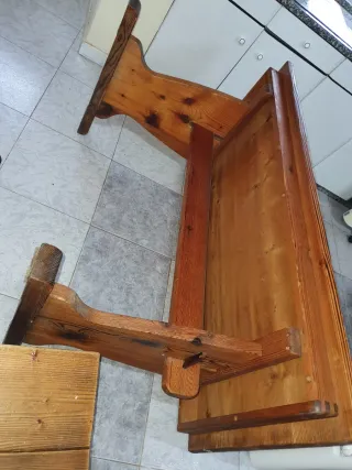 Rinconera de pino suizo