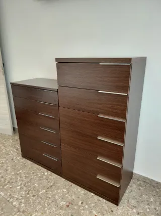 2 Cómodas de madera marrón