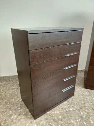 2 Cómodas de madera marrón