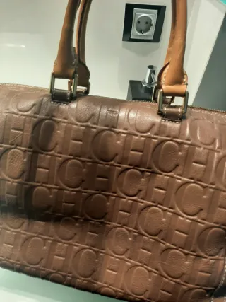 Precioso bolso en piel muy estoloso firma de lujo