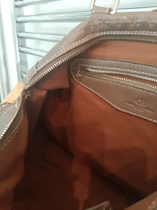 Precioso bolso en piel muy estoloso firma de lujo