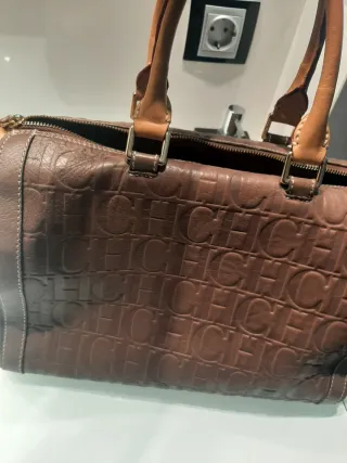 Precioso bolso en piel muy estoloso firma de lujo