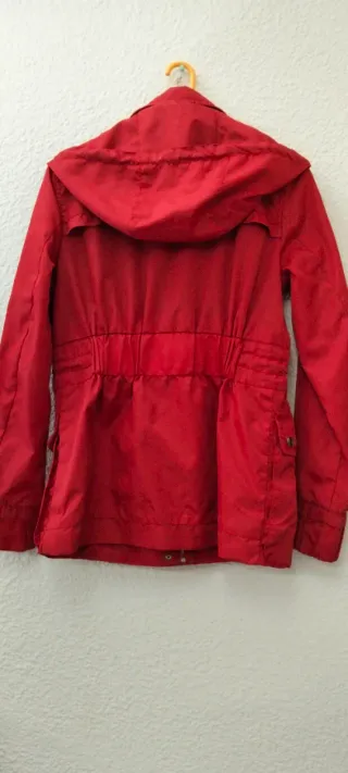 Chaqueta Zara Roja Impermeable Talla M