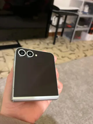 Samsung Z Flip6 - 512GB **2 meses de uso**