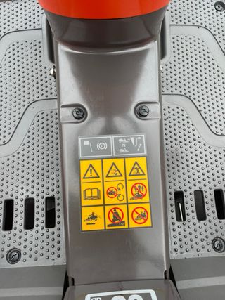 3.300 €  Cortacésped Husqvarna R 214 TC