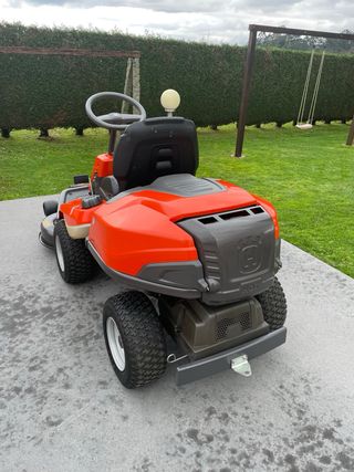 3.300 €  Cortacésped Husqvarna R 214 TC