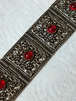 Bracciale vintage con pietre rosse