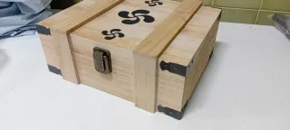 Caja de madera decorada