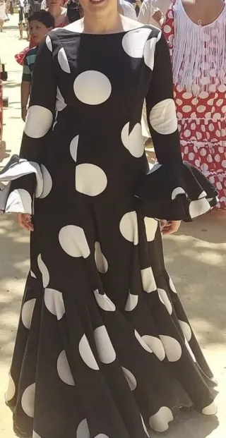 Traje Flamenca Lunares Blanco y Negro