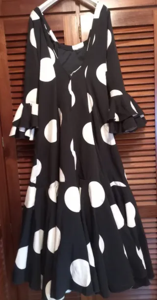 Traje Flamenca Lunares Blanco y Negro