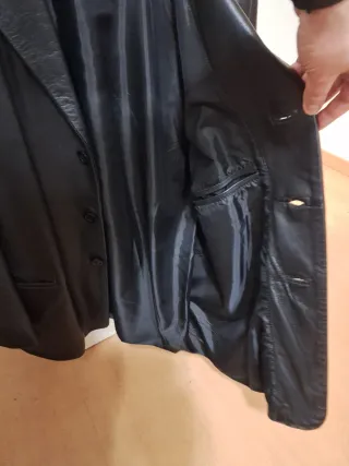 Chaqueta de piel negra