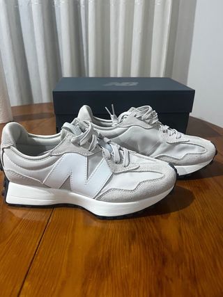 Zapatillas New Balance 327EE Beige/Blanco Talla 42