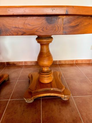 Mesa de pino antiguo macizo para salón/comedor.