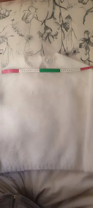 Jersey Bershka blanco talla XS.