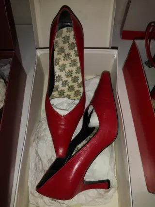 Zapatos de tacón rojos