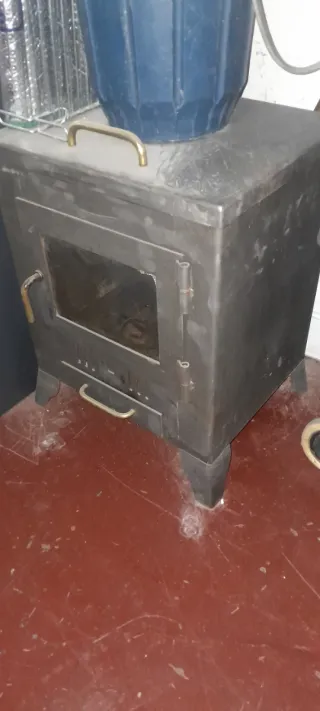 Estufa de metal y cristal