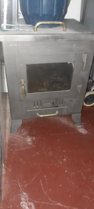 Estufa de metal y cristal