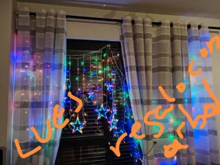 Árbol de Navidad, adornos y luces