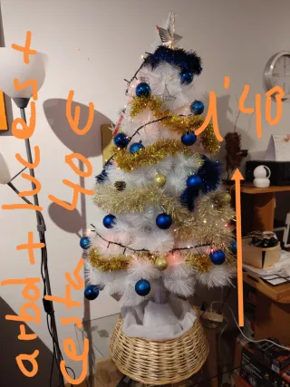 Árbol de Navidad, adornos y luces