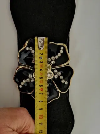 Cinturón elástico negro con flor joya