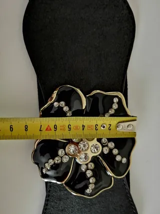 Cinturón elástico negro con flor joya