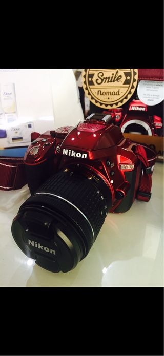 Nikon D5300 + objetivo + accesorios