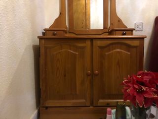 Tocador de madera marrón