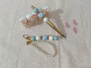 Conjunto Llavero y Bolígrafo Perlas y Abalorios