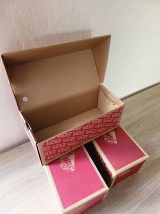 Cambio Gorra Adidas Negra X caja de Vans