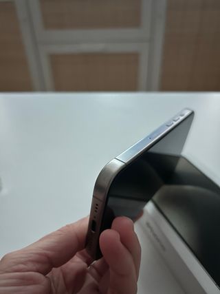 iPhone 15 Pro Titanio