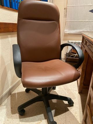 Silla de oficina con ruedas