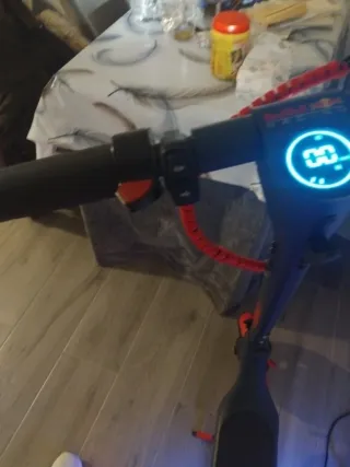 Patinete eléctrico con luces