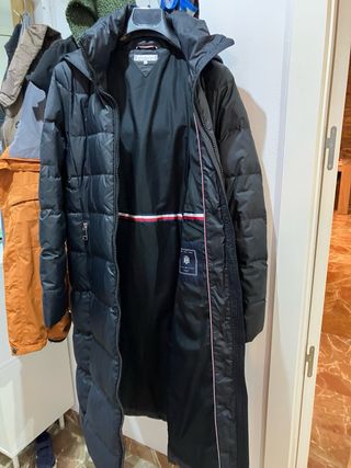 Abrigo largo negro de Tommy Hilfiger