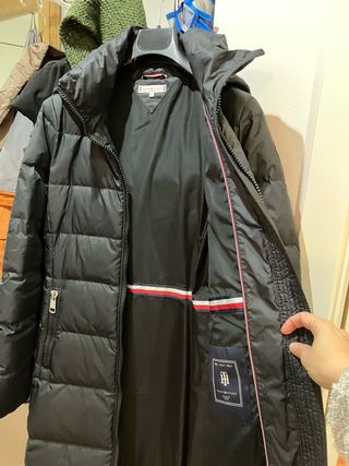 Abrigo largo negro de Tommy Hilfiger